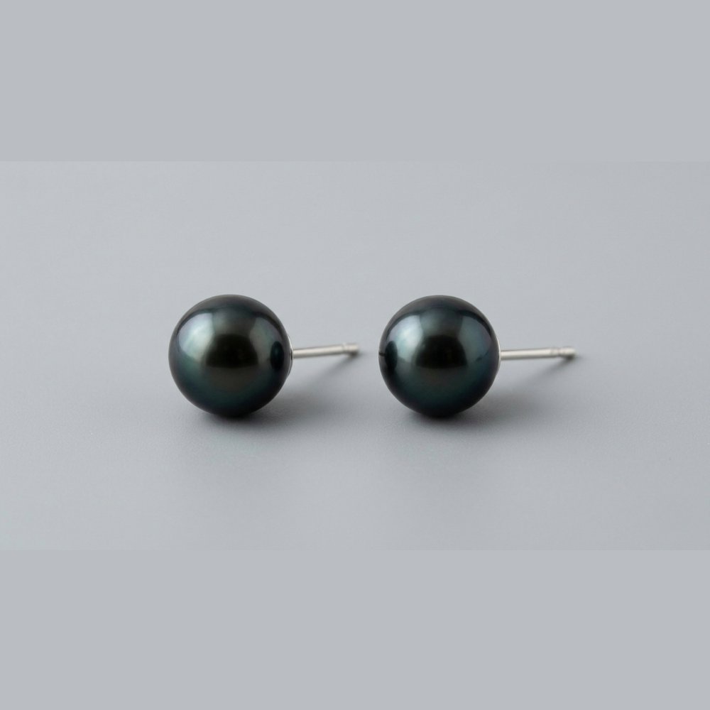 The Perfect Rakhi Gift: Classic Pearl Necklace & Earrings Set