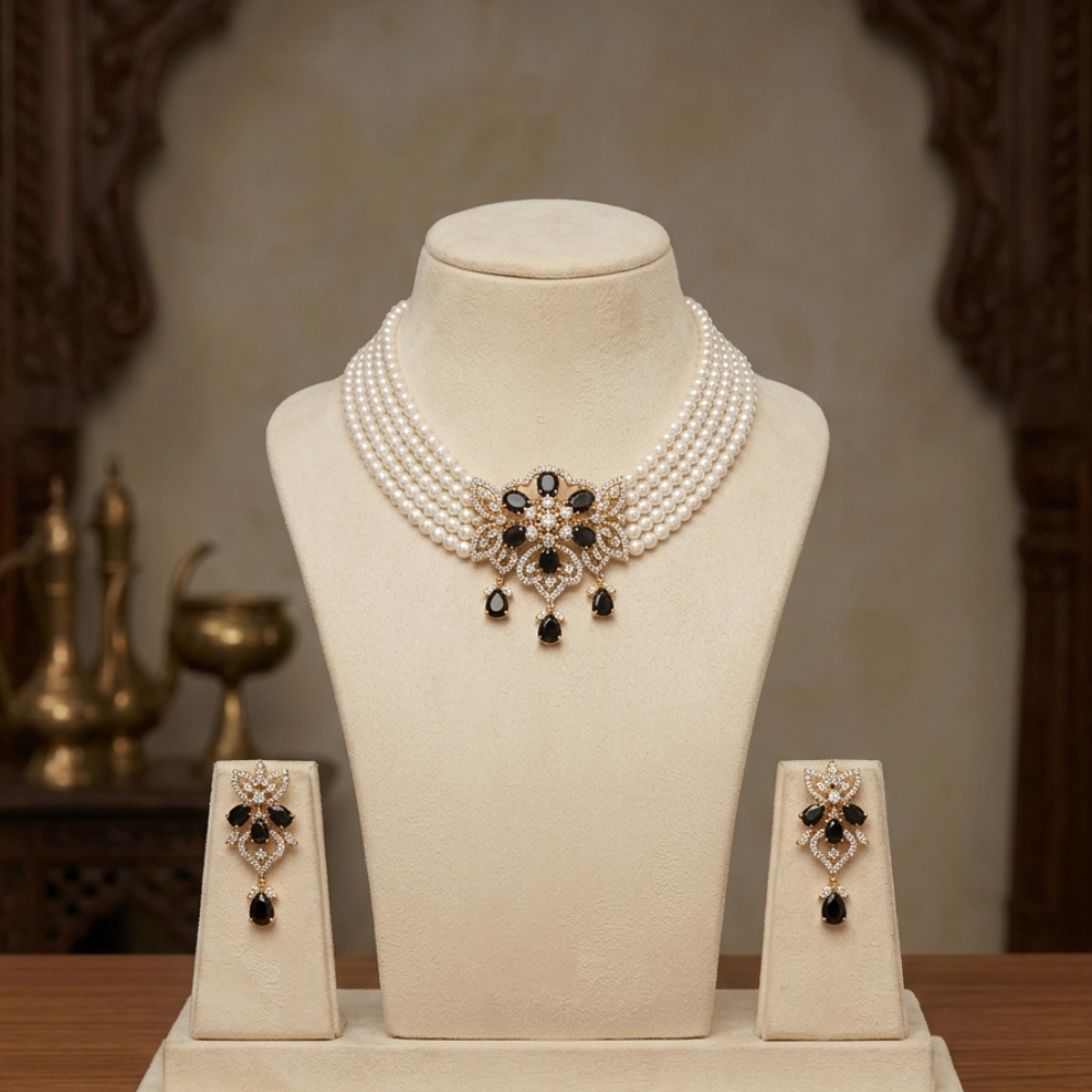 Pearl choker with black stone