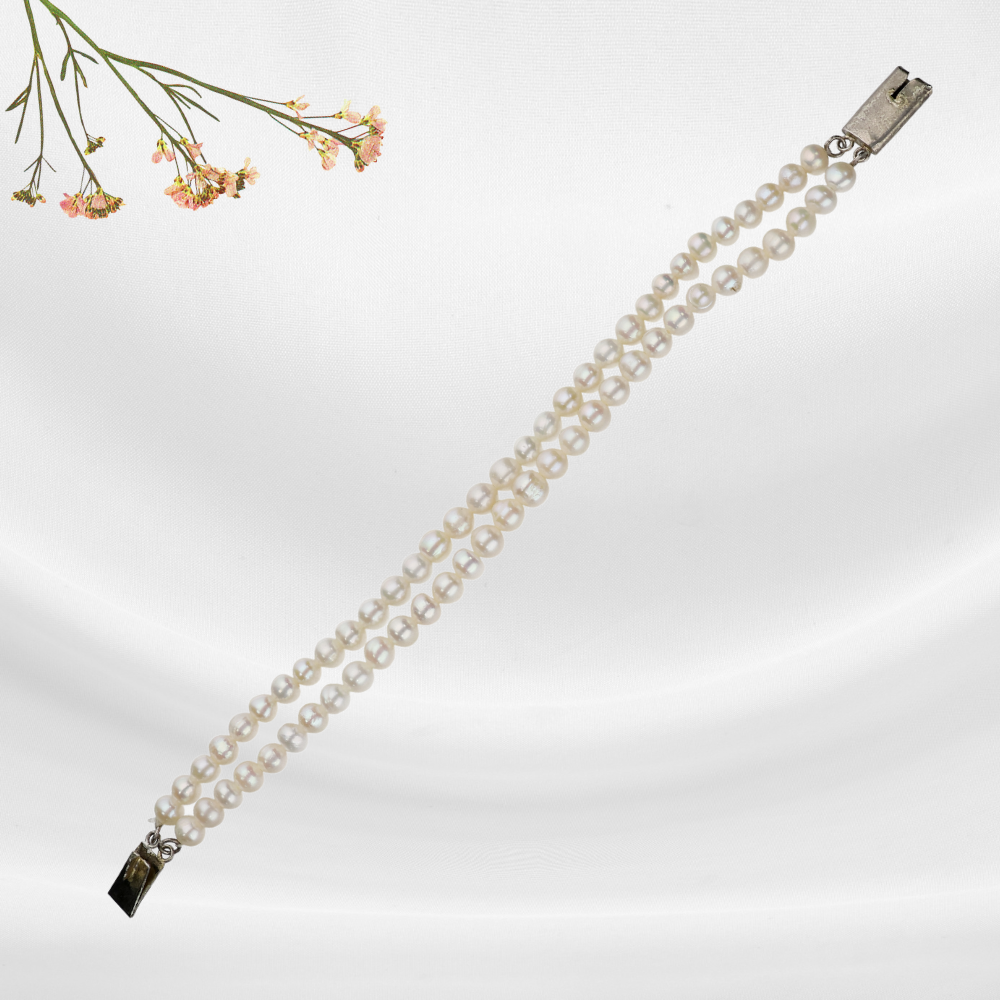 Refined White Pearl Bracelet