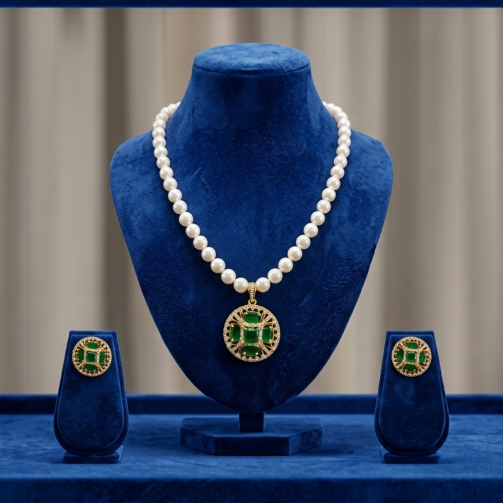 Classic Circular Emerald Stone Locket with Pearl