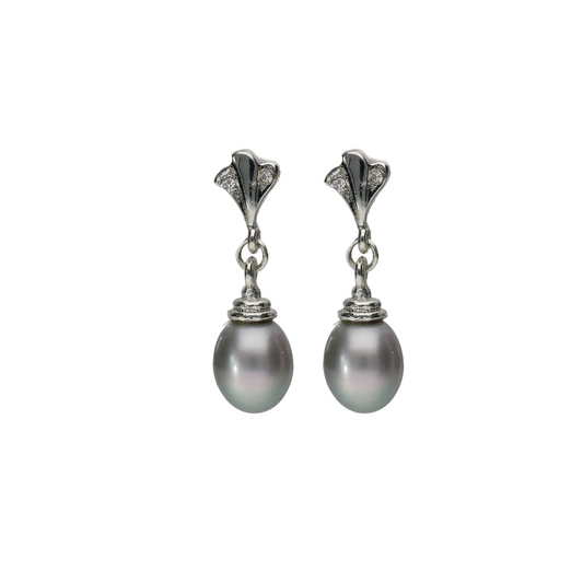 Delicate Grey Pearl Earring