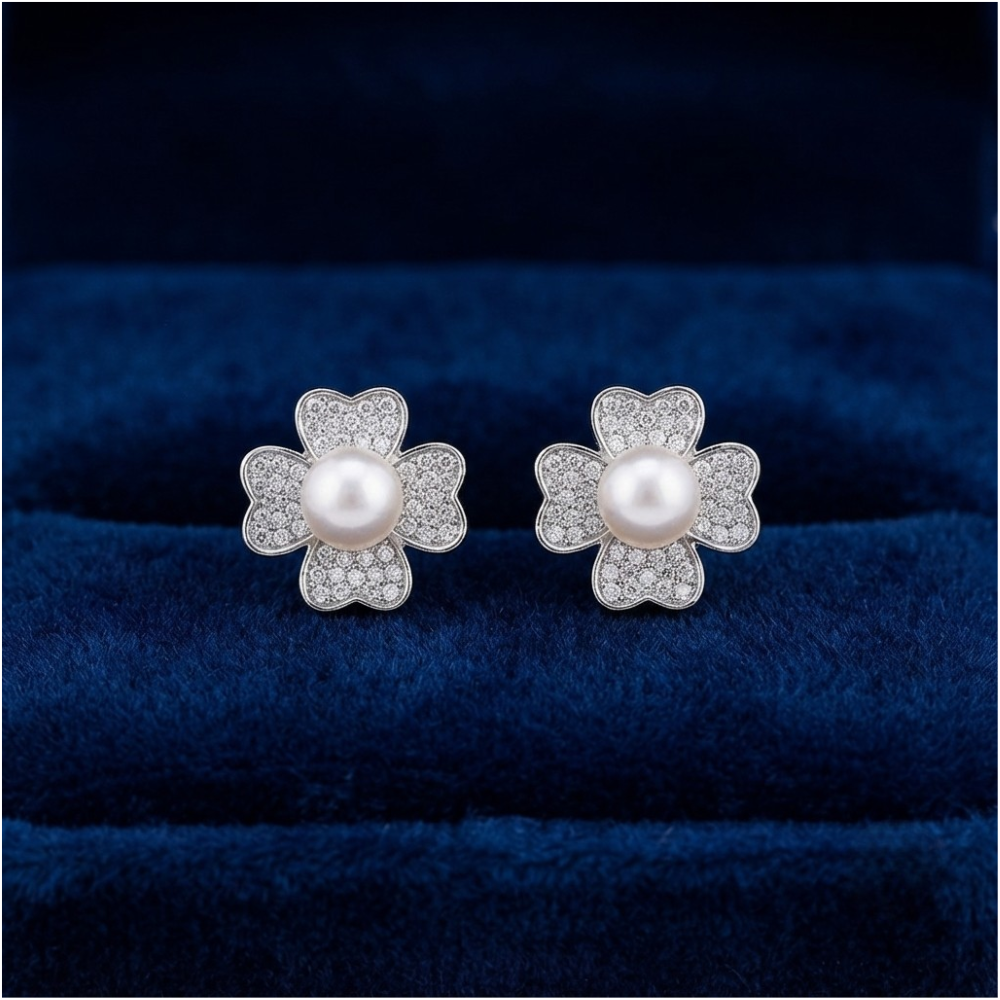 Lucky Clover Pearl Studs