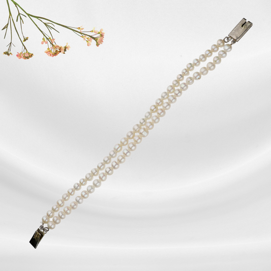 Refined White Pearl Bracelet