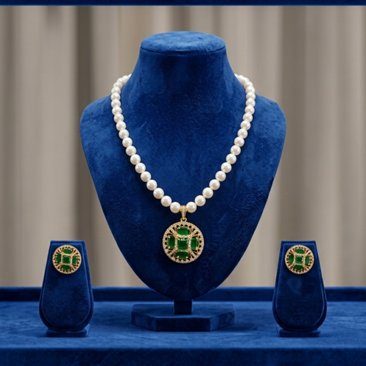 Classic Circular Emerald Stone Locket with Pearl