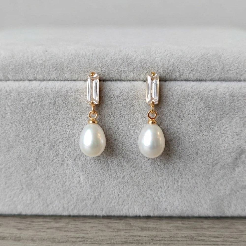 Simple  Pearl Hangings