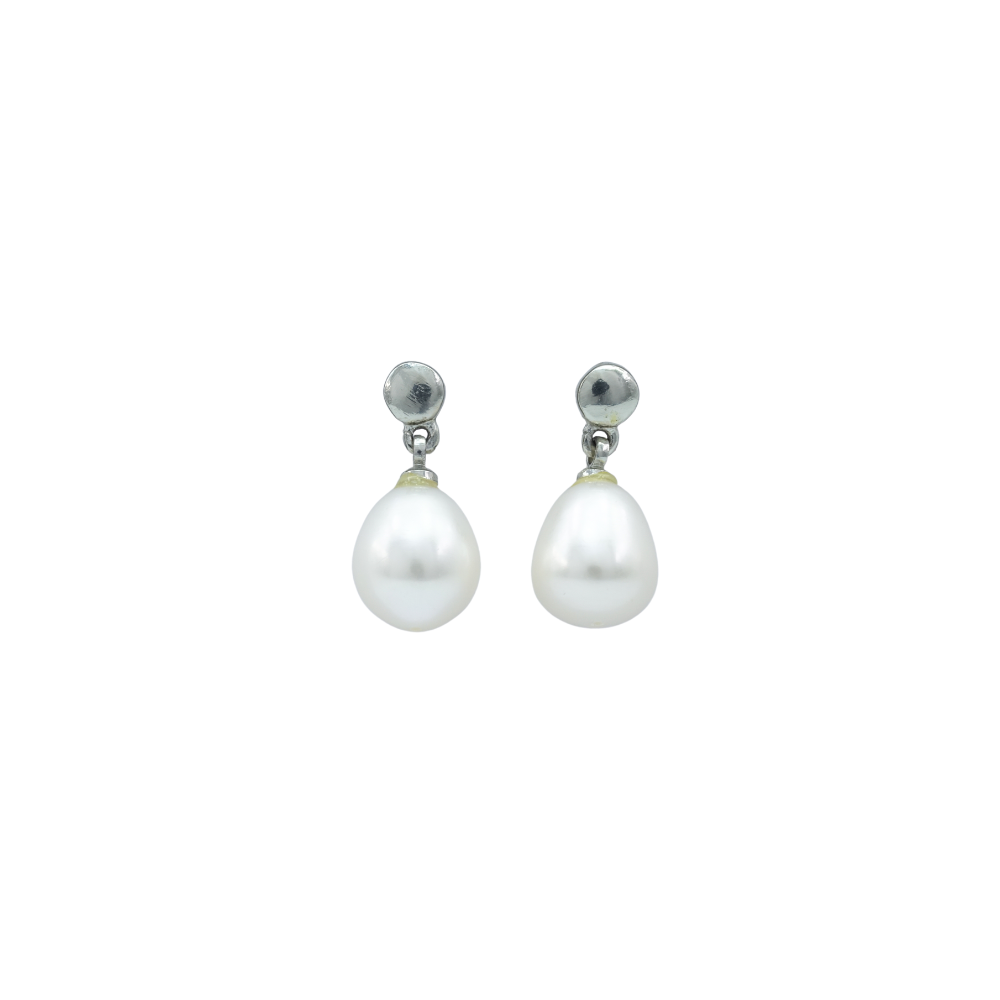 Simple pearl hangings